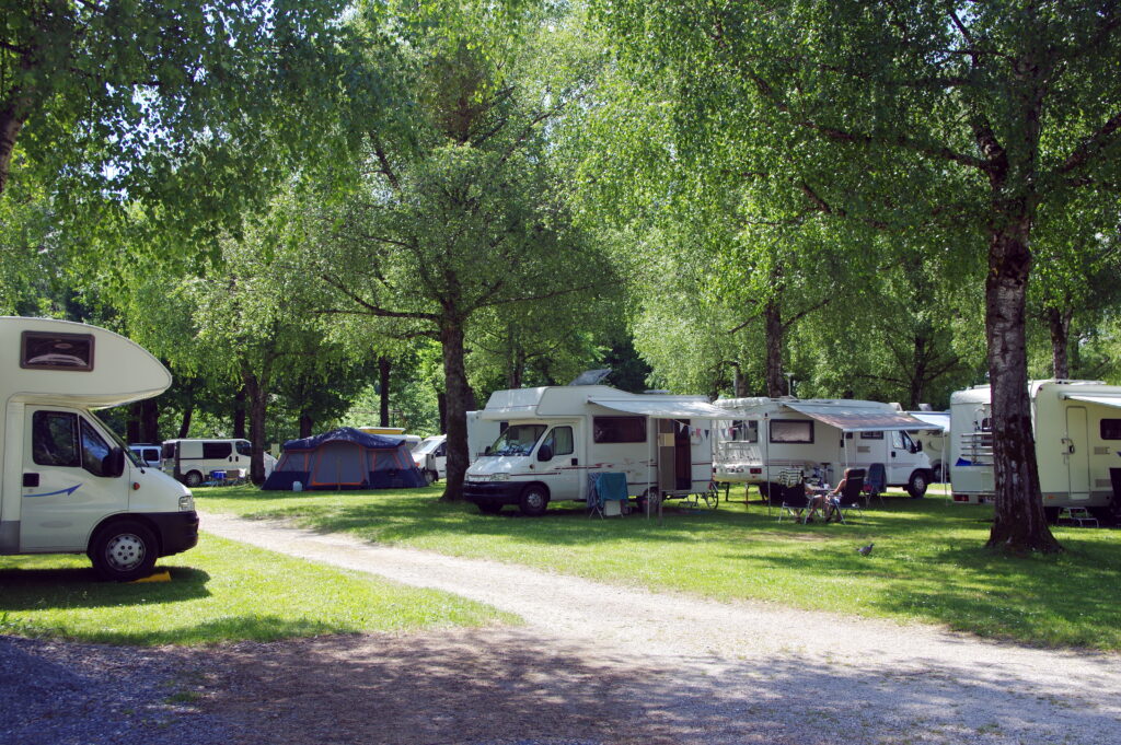 campeggio con camper e caravan