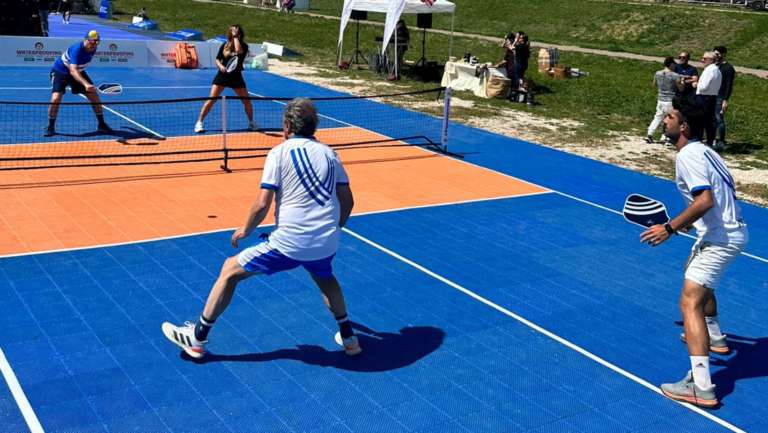 Turismo open air e pickleball: una nuova leva strategica per campeggi e villaggi