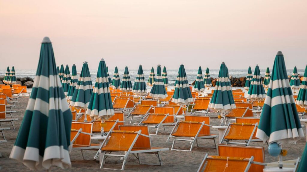 Rimini vieta le sigarette in spiaggia